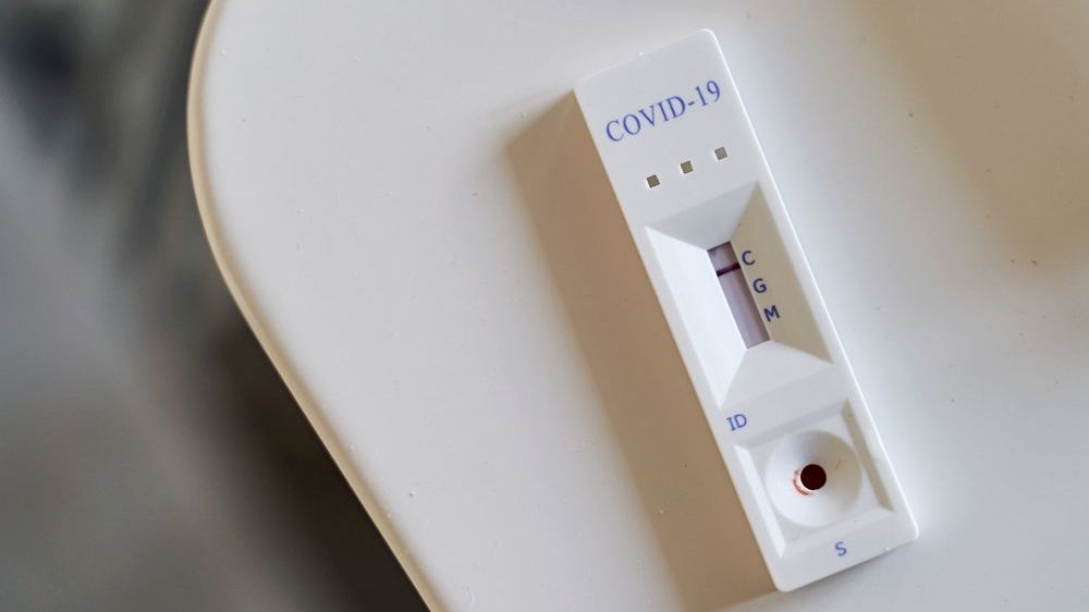 Němci si koupí domácí test na koronavirus za necelé dvě stovky